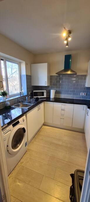 Private 2 Bed Flat Close To Excel & City Airport Лондон Экстерьер фото