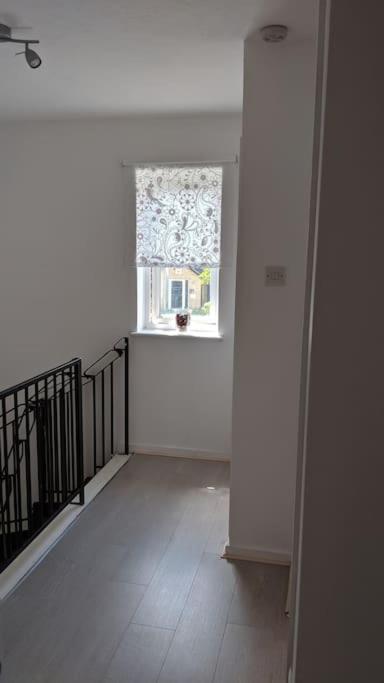 Private 2 Bed Flat Close To Excel & City Airport Лондон Экстерьер фото