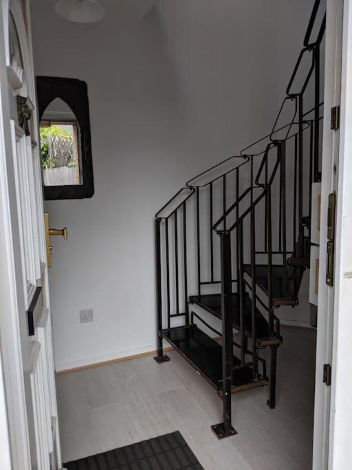 Private 2 Bed Flat Close To Excel & City Airport Лондон Экстерьер фото